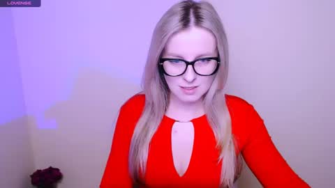 Snapshot of vanillaex_ chatting on June 19, 4:11 pm Mia online show from June 19, 4:11 pm