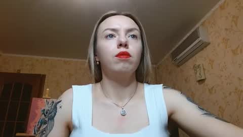 VanillaMuffin online show from November 15, 1:51 pm