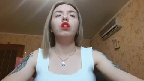 VanillaMuffin online show from May 2, 12:21 pm