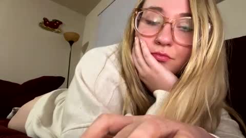 Snapshot of vanillapuddingpie chatting on December 3, 4:25 am vanillapuddingpie online show from December 3, 4:25 am