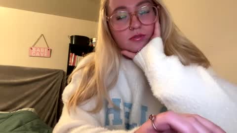 Snapshot of vanillapuddingpie chatting on January 21, 3:37 am vanillapuddingpie online show from January 21, 3:37 am