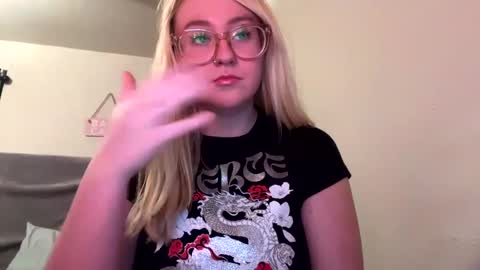 Snapshot of vanillapuddingpie chatting on January 23, 1:41 am vanillapuddingpie online show from January 23, 1:41 am