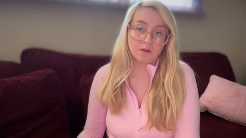 Snapshot of vanillapuddingpie chatting on February 3, 4:52 pm vanillapuddingpie online show from February 3, 4:52 pm