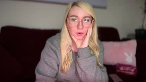 Snapshot of vanillapuddingpie chatting on February 20, 2:51 am vanillapuddingpie online show from February 20, 2:51 am