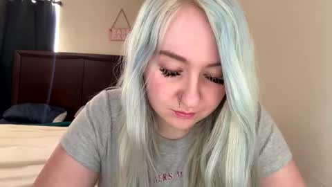 Snapshot of vanillapuddingpie chatting on February 9, 8:02 pm vanillapuddingpie online show from February 9, 8:02 pm