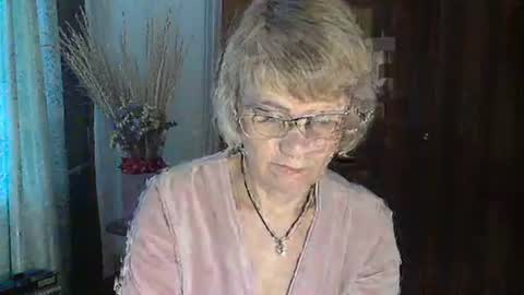 Vanillaxcreamy online show from January 8, 12:05 pm