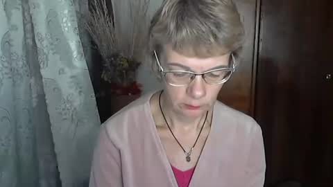 Vanillaxcreamy online show from November 24, 2:28 pm