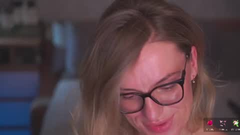 Snapshot of vanille_mystery chatting on June 11, 12:32 am Sophie online show from June 11, 12:32 am