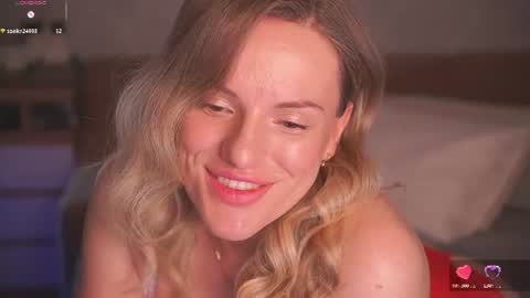 Snapshot of vanille_mystery chatting on June 19, 12:59 am Sophie online show from June 19, 12:59 am