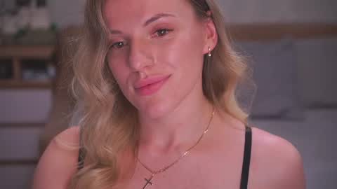 Snapshot of vanille_mystery chatting on June 24, 10:31 pm Sophie online show from June 24, 10:31 pm