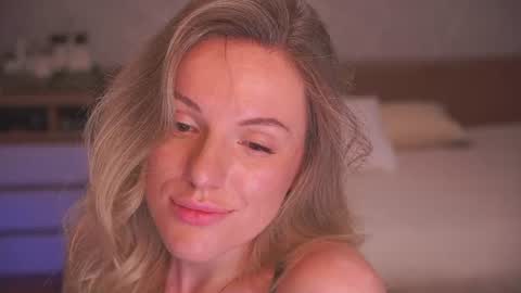 Snapshot of vanille_mystery chatting on June 30, 11:06 pm Sophie online show from June 30, 11:06 pm