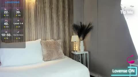 V A N N E S A   online show from November 18, 11:36 am