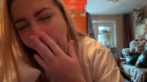 Mia online show from April 29, 5:55 am