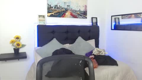 Snapshot of vannesweet_ chatting on December 2, 2:23 pm vane online show from December 2, 2:23 pm