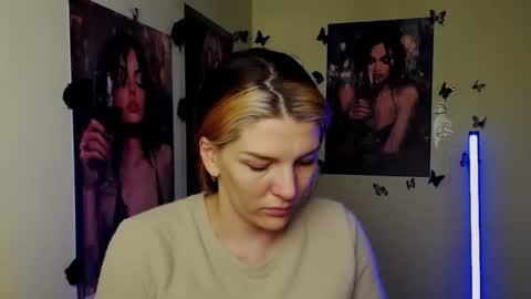 Snapshot of vanrey_ chatting on March 9, 6:12 pm Vanessa online show from March 9, 6:12 pm