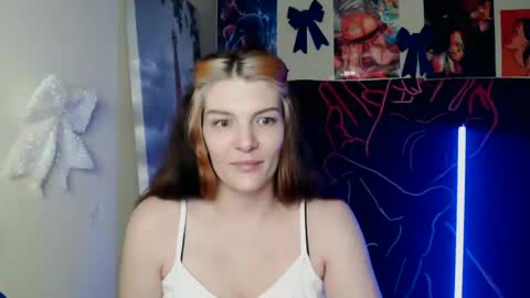 Snapshot of vanrey_ chatting on March 11, 7:36 am Vanessa online show from March 11, 7:36 am