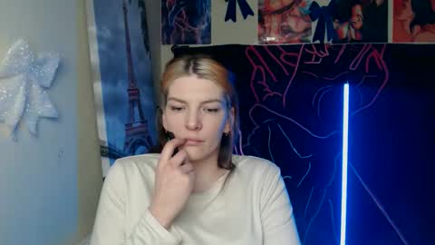 Snapshot of vanrey_ chatting on March 13, 6:03 pm Vanessa online show from March 13, 6:03 pm