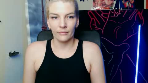 Snapshot of vanrey_ chatting on May 20, 2:56 pm Vanessa online show from May 20, 2:56 pm