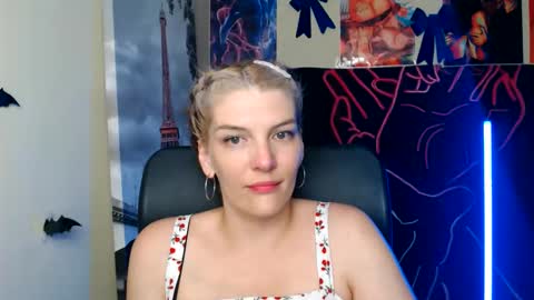 Snapshot of vanrey_ chatting on May 22, 3:28 pm Vanessa online show from May 22, 3:28 pm