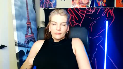 Snapshot of vanrey_ chatting on May 27, 2:41 am Vanessa online show from May 27, 2:41 am