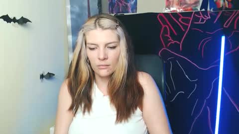 Snapshot of vanrey_ chatting on June 3, 7:00 am Vanessa online show from June 3, 7:00 am