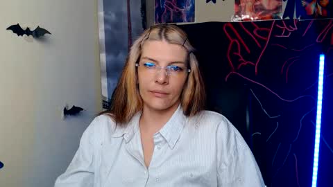 Snapshot of vanrey_ chatting on June 4, 7:03 am Vanessa online show from June 4, 7:03 am