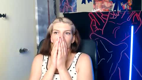 Snapshot of vanrey_ chatting on June 8, 6:14 am Vanessa online show from June 8, 6:14 am