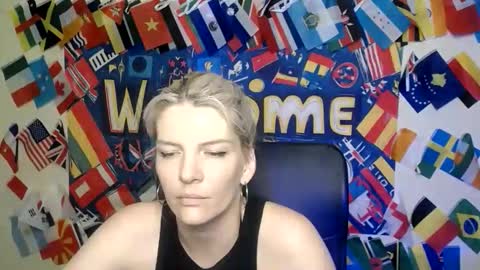 Snapshot of vanrey_ chatting on June 9, 6:25 am Vanessa online show from June 9, 6:25 am