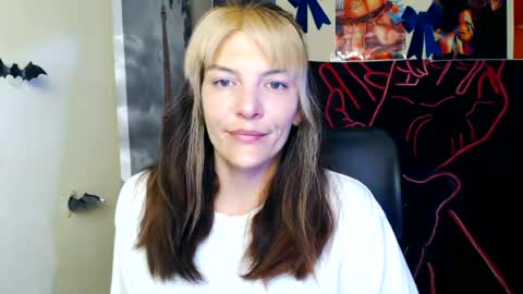 Snapshot of vanrey_ chatting on June 16, 6:49 am Vanessa online show from June 16, 6:49 am