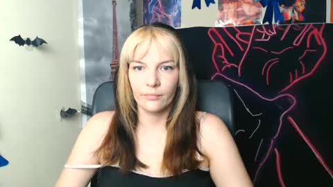 Snapshot of vanrey_ chatting on June 21, 6:38 am Vanessa online show from June 21, 6:38 am