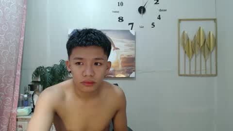 Snapshot of vanxxx2005 chatting on December 18, 6:10 am vanxxx2005 online show from December 18, 6:10 am