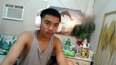 Snapshot of vanxxx2005 chatting on February 25, 9:24 pm vanxxx2005 online show from February 25, 9:24 pm