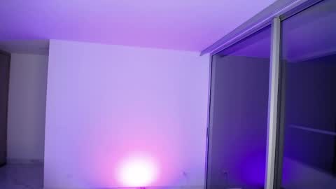 Snapshot of varenka_ivanova22 chatting on April 4, 5:06 am varenka_ivanova22 online show from April 4, 5:06 am