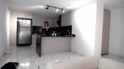 Snapshot of varenka_ivanova22 chatting on April 7, 3:51 am varenka_ivanova22 online show from April 7, 3:51 am