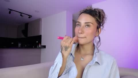 Snapshot of varenka_ivanova22 chatting on April 11, 7:45 am varenka_ivanova22 online show from April 11, 7:45 am