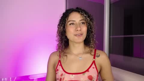 Snapshot of varenka_ivanova22 chatting on April 13, 2:17 am varenka_ivanova22 online show from April 13, 2:17 am