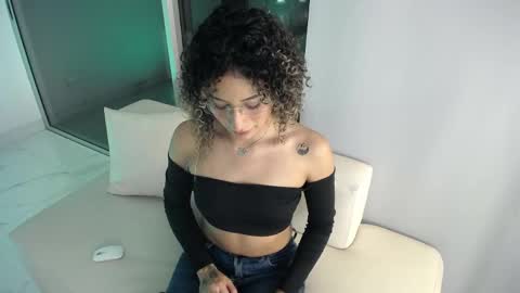 Snapshot of varenka_ivanova22 chatting on April 20, 5:21 am varenka_ivanova22 online show from April 20, 5:21 am