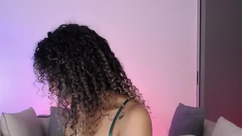 Snapshot of varenka_ivanova22 chatting on May 10, 4:39 am varenka_ivanova22 online show from May 10, 4:39 am