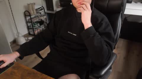 Snapshot of vaslo08 chatting on December 17, 1:06 pm Vaslo online show from December 17, 1:06 pm