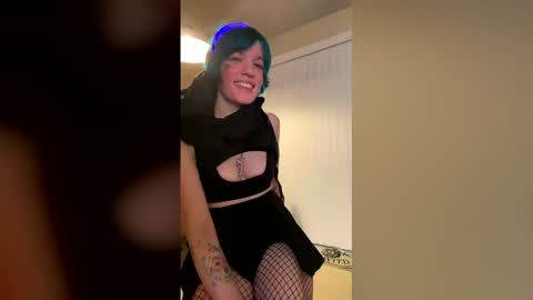 Snapshot of vaultslut111 chatting on February 6, 7:34 am Vault Slut 111 online show from February 6, 7:34 am