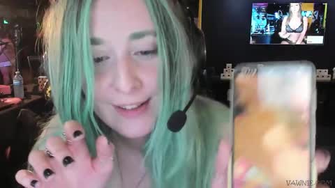Vawnie Voulphie online show from October 19, 5:24 pm
