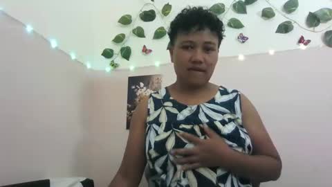 Snapshot of vayannah chatting on June 4, 9:04 am Vayannah online show from June 4, 9:04 am
