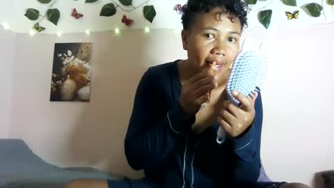 Snapshot of vayannah chatting on June 7, 9:24 am Vayannah online show from June 7, 9:24 am