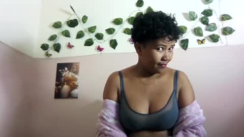 Snapshot of vayannah chatting on June 25, 7:46 am Vayannah online show from June 25, 7:46 am