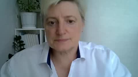 Snapshot of vea_motty chatting on May 4, 2:46 pm vea_motty online show from May 4, 2:46 pm