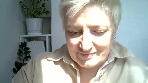 Snapshot of vea_motty chatting on May 21, 8:54 am vea_motty online show from May 21, 8:54 am