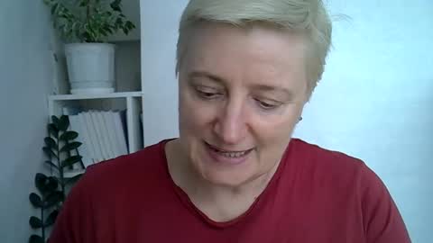 Snapshot of vea_motty chatting on May 22, 8:21 am vea_motty online show from May 22, 8:21 am