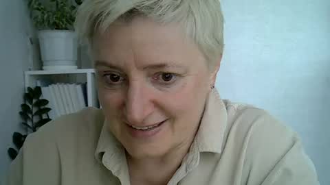 Snapshot of vea_motty chatting on May 30, 6:21 am vea_motty online show from May 30, 6:21 am