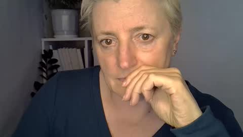 Snapshot of vea_motty chatting on May 30, 6:27 pm vea_motty online show from May 30, 6:27 pm