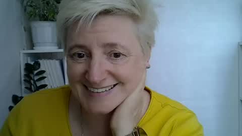 Snapshot of vea_motty chatting on June 18, 11:03 am vea_motty online show from June 18, 11:03 am